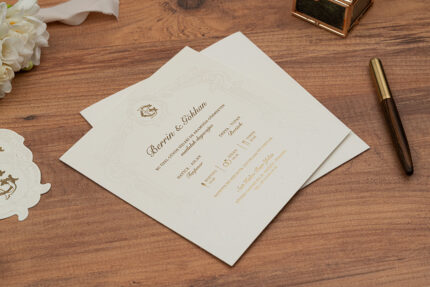 krem gold davetiye modeli için şık zarf tasarımı